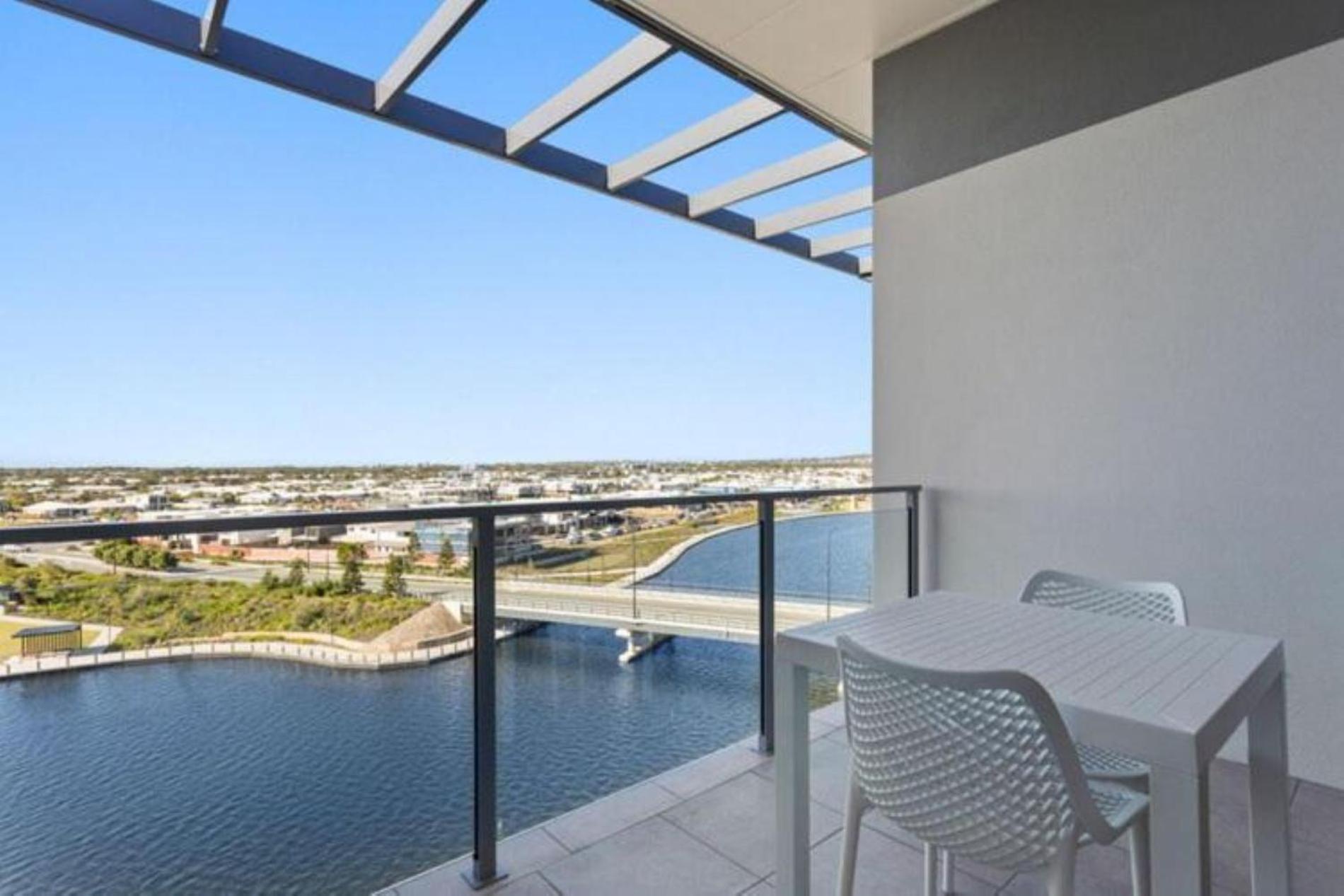 Hotel Waterline At Oceanside Kawana Waters